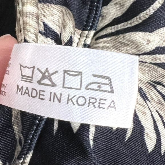 Tuckernuck Ojai Vine Black Beige Floral Pull-On Mini Skort Size Medium NEW - Picture 6 of 8